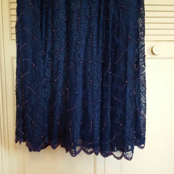 Gown - Picture 8 of 9